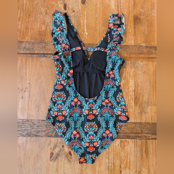 Jessica Simpson One Piece Ruffled Swim Suit Size Medium - Picture 2 of 3